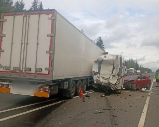 Масштабное ДТП на трассе М-10 в Новгородской области: погиб пешеход