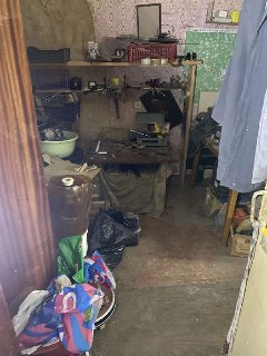 Судебные приставы очистили квартиру от свалки в Великом Новгороде